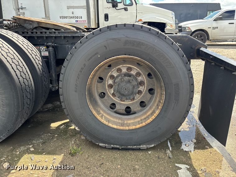 image for item YA1189 2019 Kenworth T680 semi truck