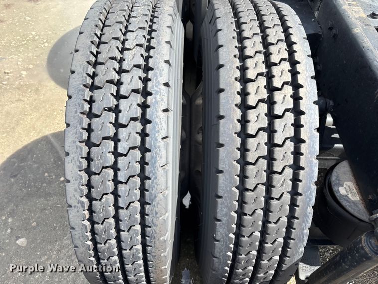 image for item YA1189 2019 Kenworth T680 semi truck