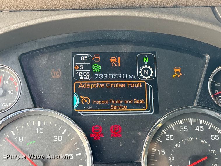 image for item YA1189 2019 Kenworth T680 semi truck