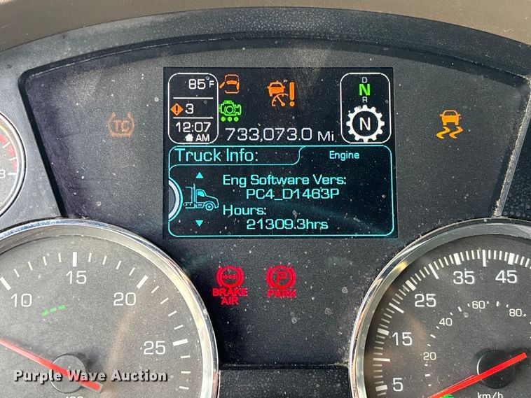 image for item YA1189 2019 Kenworth T680 semi truck