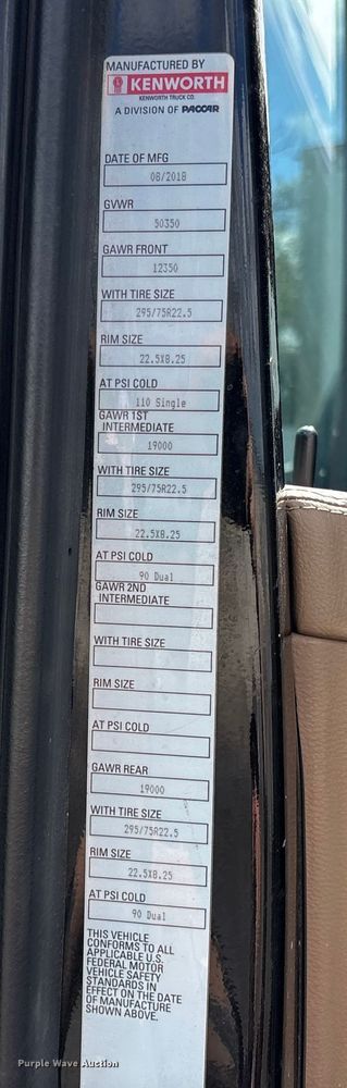 image for item YA1189 2019 Kenworth T680 semi truck