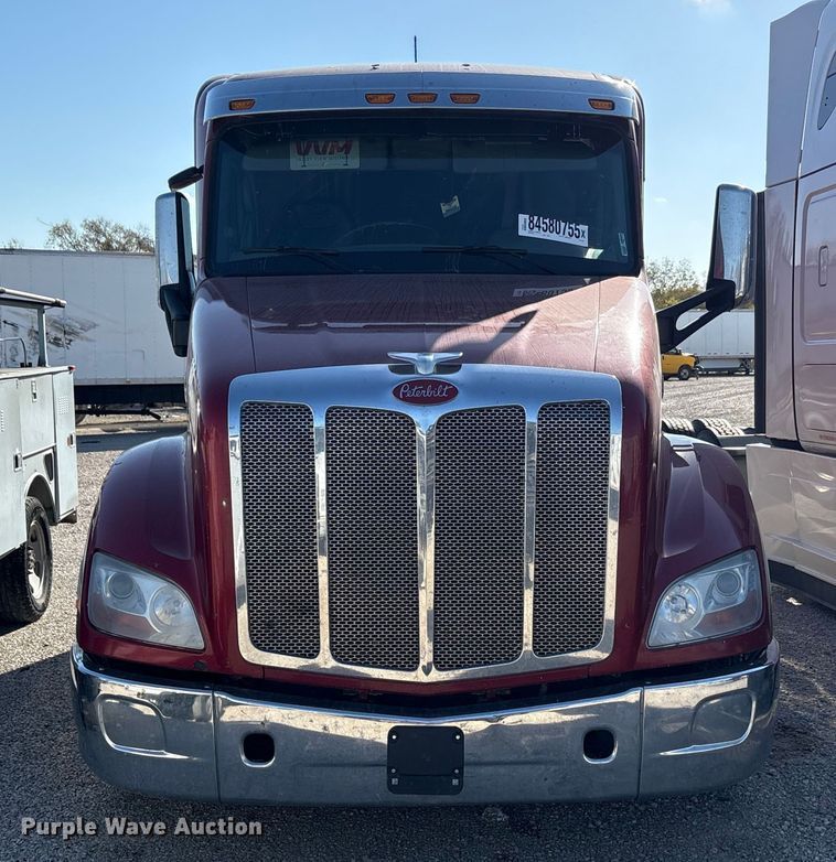 image for item YA1201 2017 Peterbilt 579 semi truck