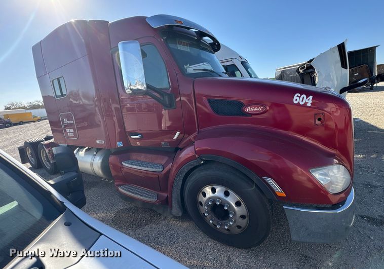 image for item YA1201 2017 Peterbilt 579 semi truck