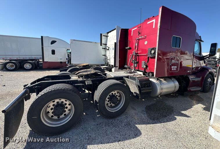 image for item YA1201 2017 Peterbilt 579 semi truck