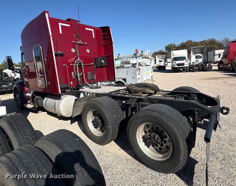 image for item YA1201 2017 Peterbilt 579 semi truck