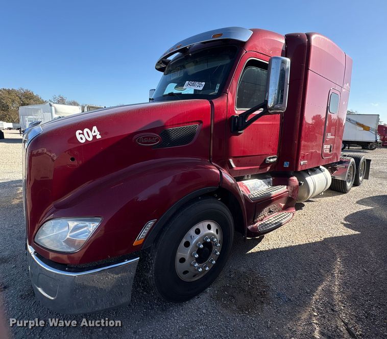 image for item YA1201 2017 Peterbilt 579 semi truck