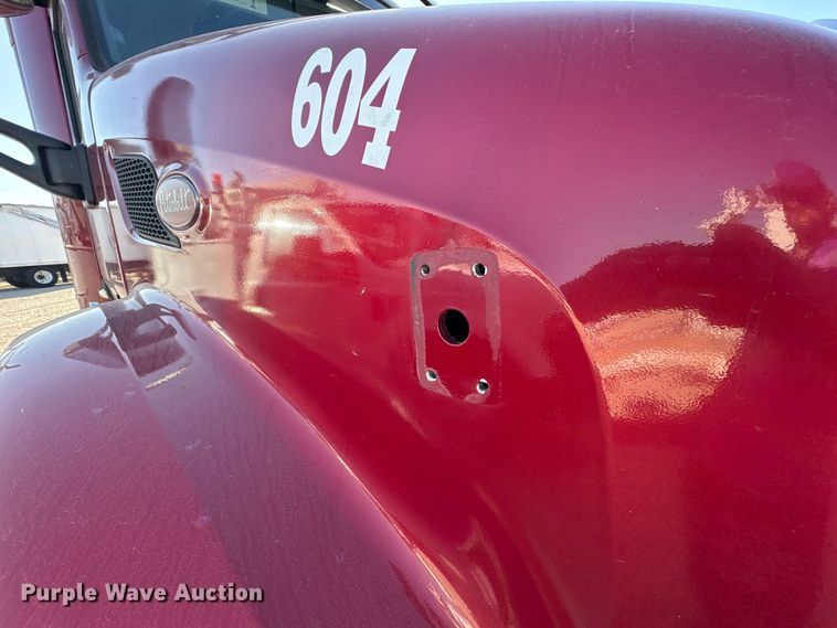 image for item YA1201 2017 Peterbilt 579 semi truck