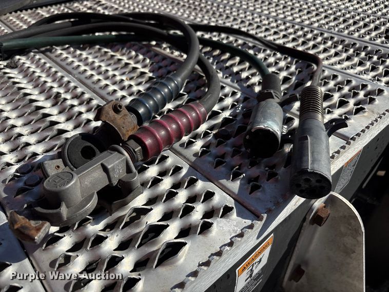 image for item YA1201 2017 Peterbilt 579 semi truck