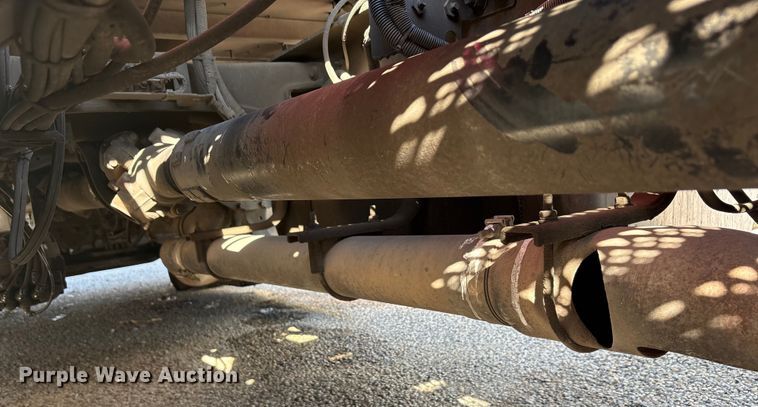 image for item YA1201 2017 Peterbilt 579 semi truck