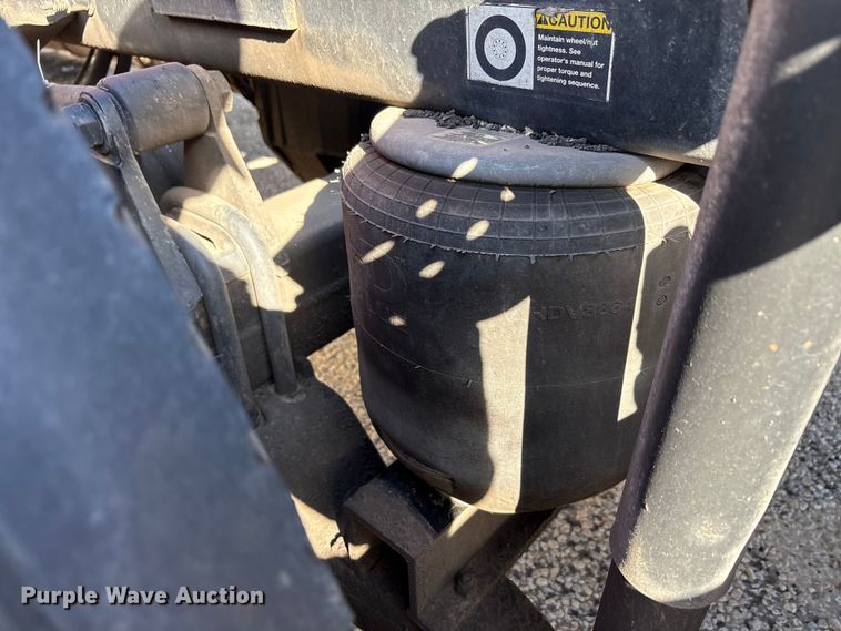 image for item YA1201 2017 Peterbilt 579 semi truck