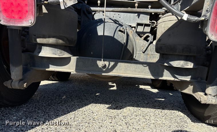 image for item YA1201 2017 Peterbilt 579 semi truck