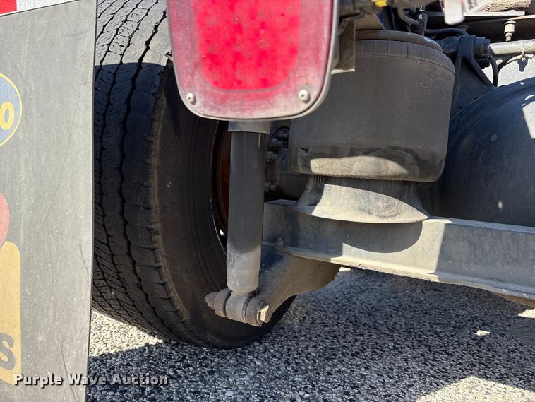 image for item YA1201 2017 Peterbilt 579 semi truck