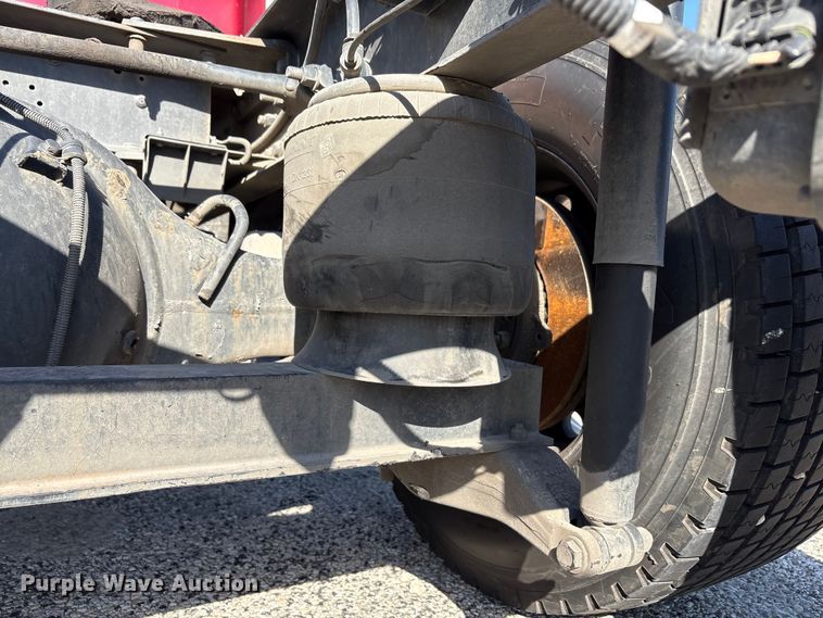 image for item YA1201 2017 Peterbilt 579 semi truck