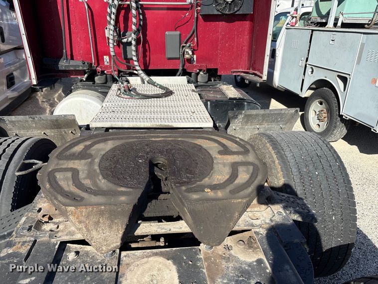 image for item YA1201 2017 Peterbilt 579 semi truck