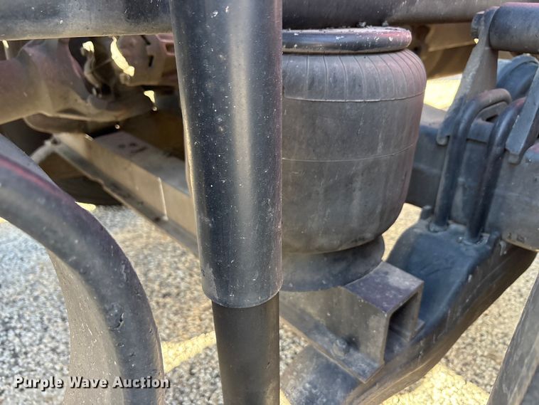 image for item YA1201 2017 Peterbilt 579 semi truck