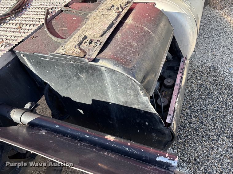 image for item YA1201 2017 Peterbilt 579 semi truck