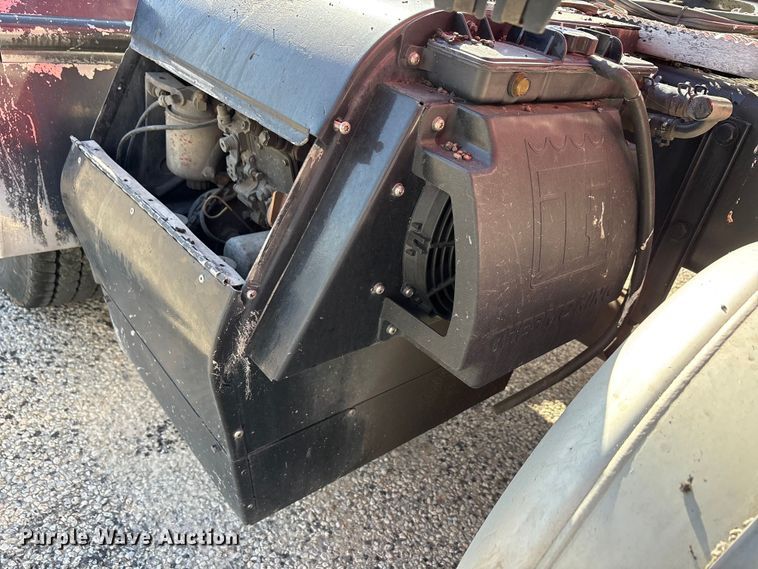 image for item YA1201 2017 Peterbilt 579 semi truck