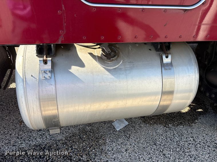 image for item YA1201 2017 Peterbilt 579 semi truck