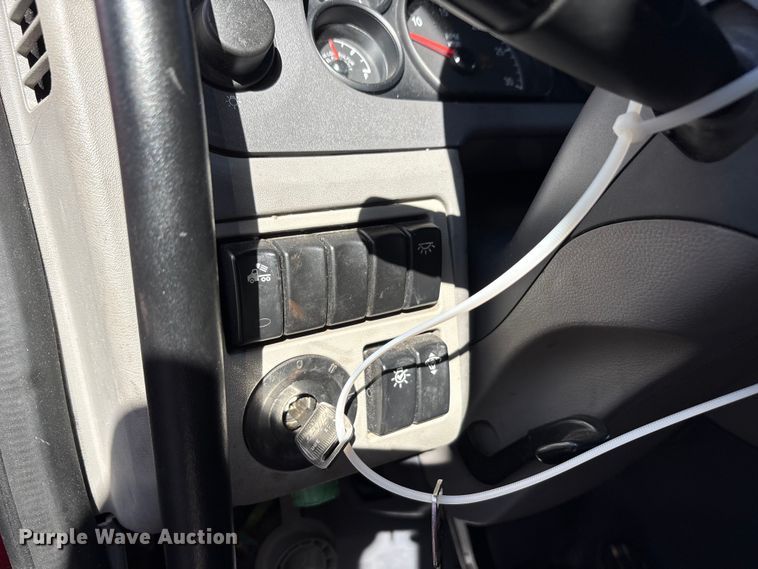 image for item YA1201 2017 Peterbilt 579 semi truck