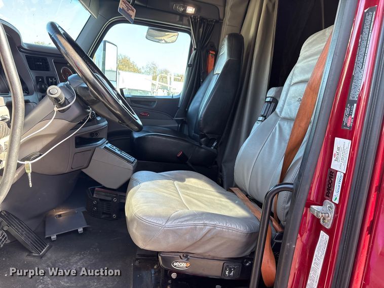 image for item YA1201 2017 Peterbilt 579 semi truck