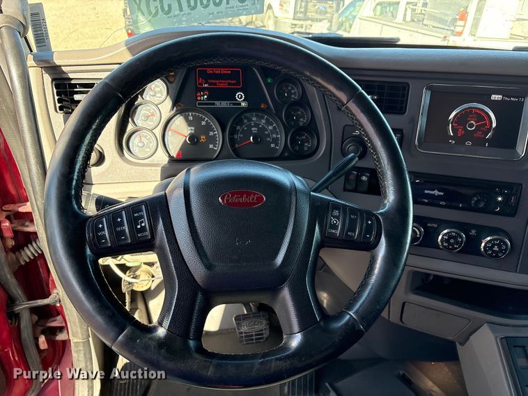image for item YA1201 2017 Peterbilt 579 semi truck