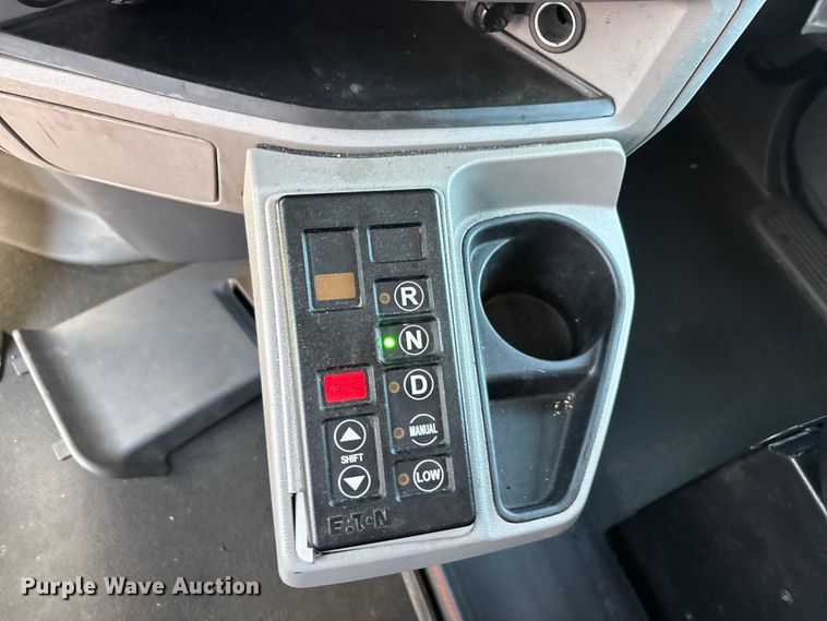 image for item YA1201 2017 Peterbilt 579 semi truck