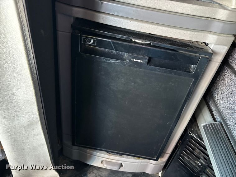 image for item YA1201 2017 Peterbilt 579 semi truck