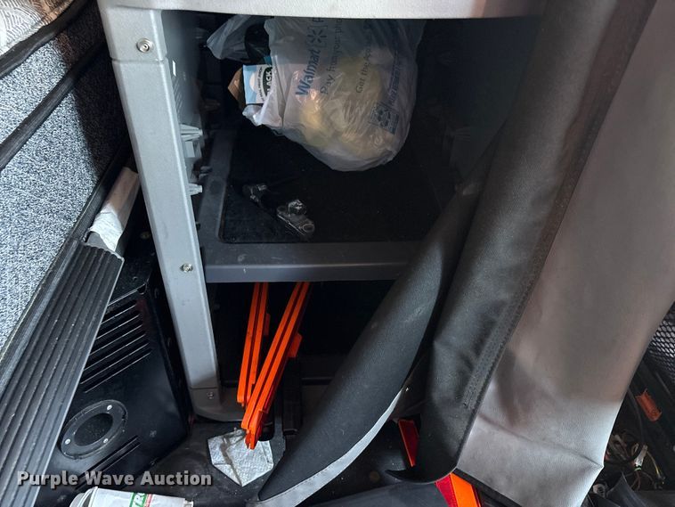 image for item YA1201 2017 Peterbilt 579 semi truck