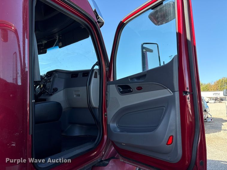 image for item YA1201 2017 Peterbilt 579 semi truck