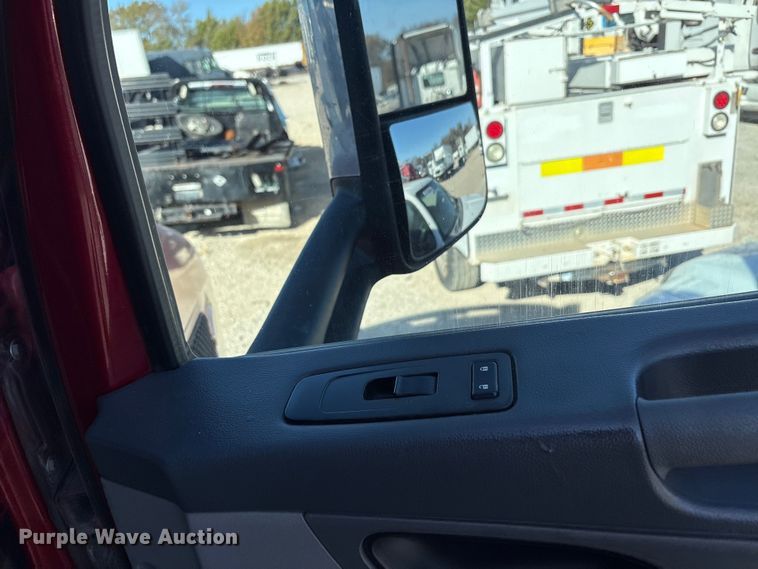 image for item YA1201 2017 Peterbilt 579 semi truck