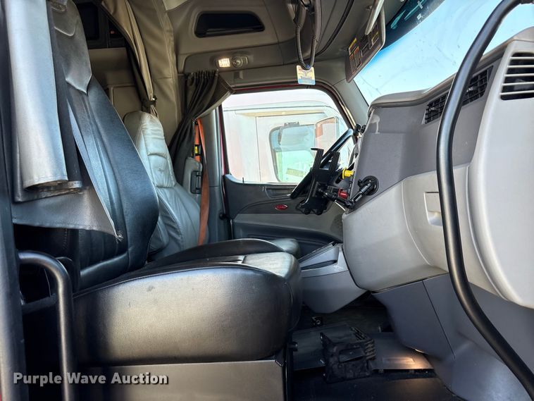 image for item YA1201 2017 Peterbilt 579 semi truck