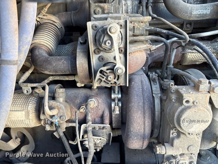 image for item YA1201 2017 Peterbilt 579 semi truck