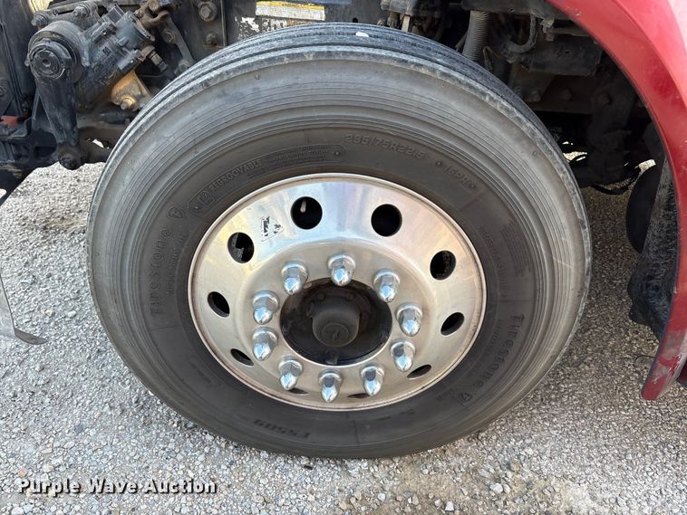 image for item YA1201 2017 Peterbilt 579 semi truck