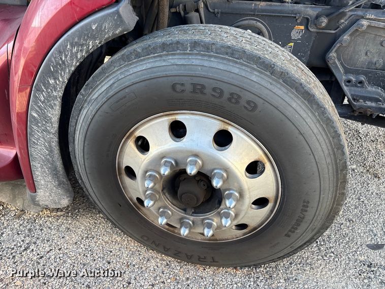 image for item YA1201 2017 Peterbilt 579 semi truck