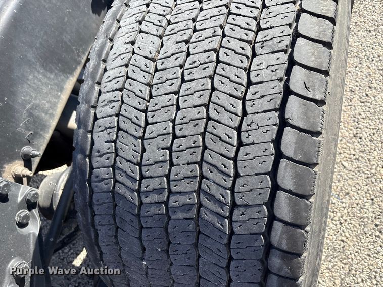 image for item YA1201 2017 Peterbilt 579 semi truck