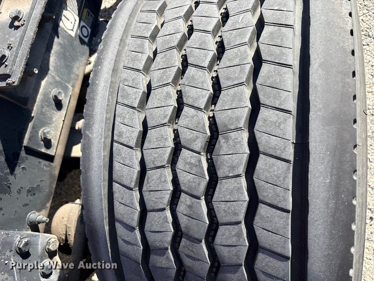 image for item YA1201 2017 Peterbilt 579 semi truck