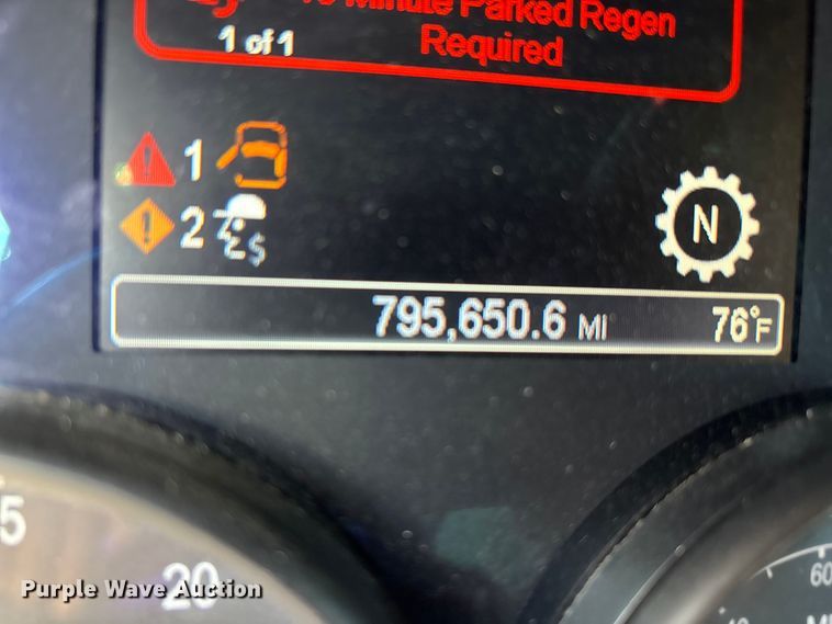 image for item YA1201 2017 Peterbilt 579 semi truck