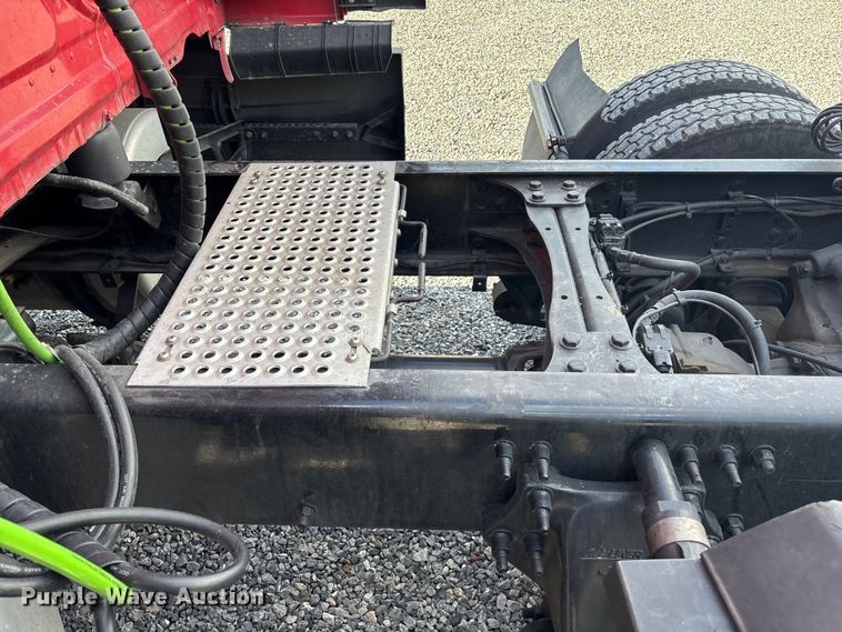 image for item YA1226 2020 Freightliner Cascadia semi truck