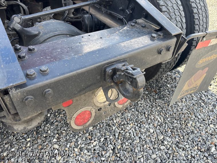 image for item YA1226 2020 Freightliner Cascadia semi truck