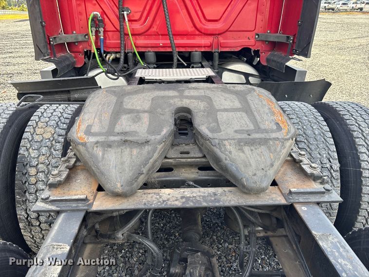 image for item YA1226 2020 Freightliner Cascadia semi truck