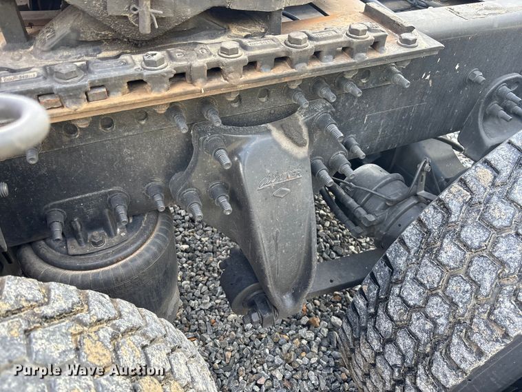 image for item YA1226 2020 Freightliner Cascadia semi truck