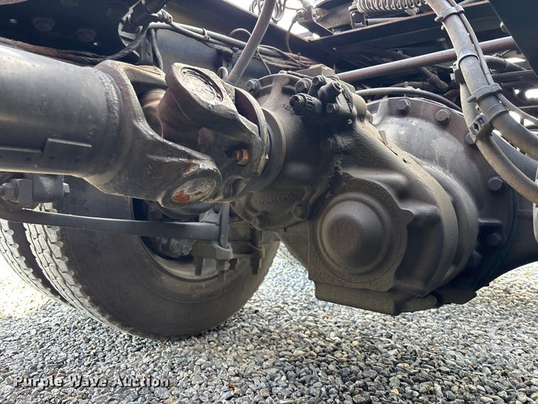 image for item YA1226 2020 Freightliner Cascadia semi truck