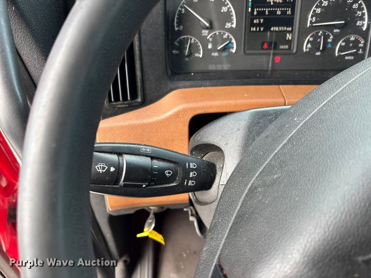 image for item YA1226 2020 Freightliner Cascadia semi truck