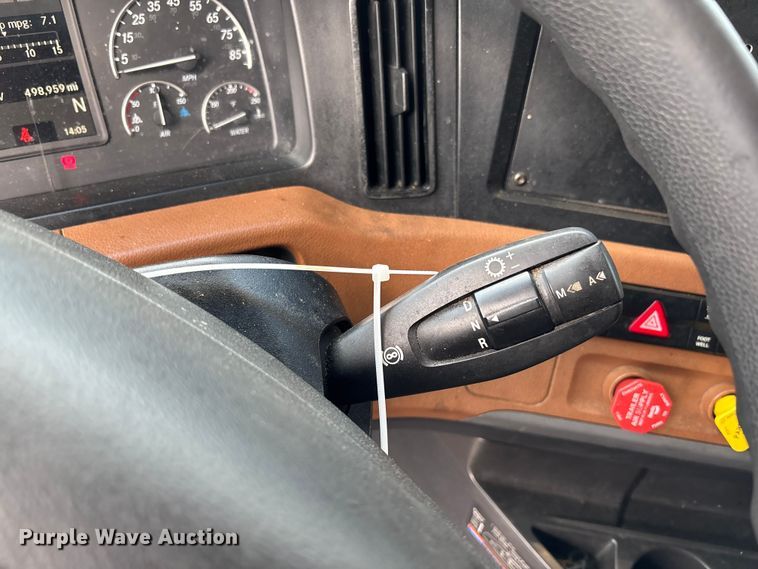 image for item YA1226 2020 Freightliner Cascadia semi truck