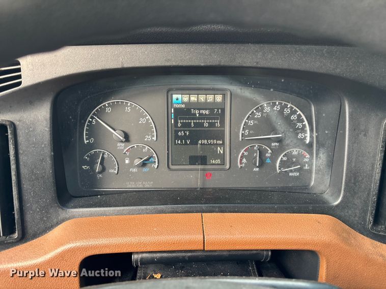 image for item YA1226 2020 Freightliner Cascadia semi truck