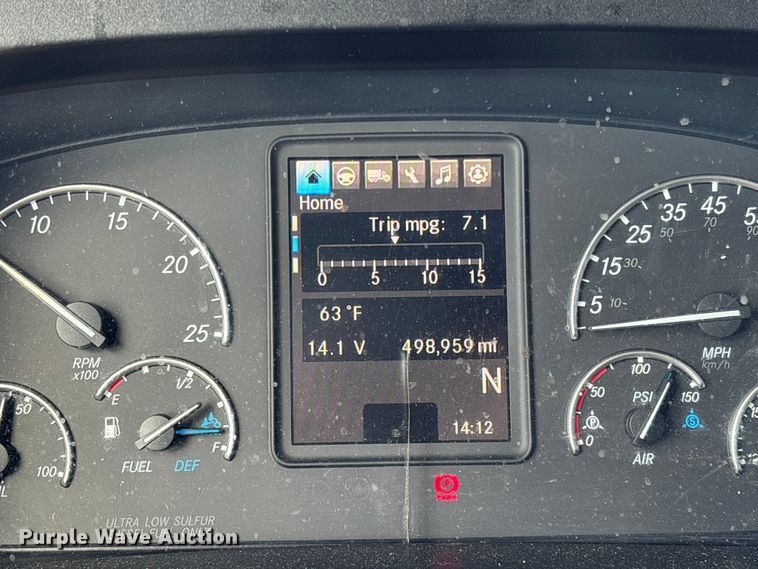 image for item YA1226 2020 Freightliner Cascadia semi truck