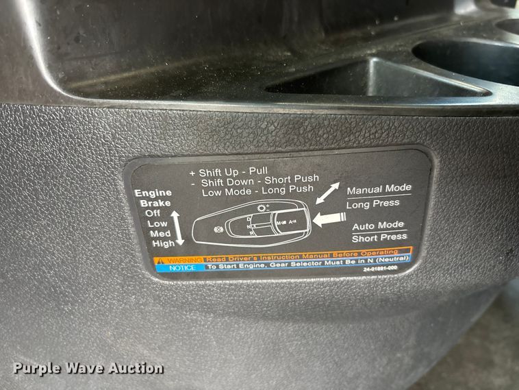 image for item YA1226 2020 Freightliner Cascadia semi truck