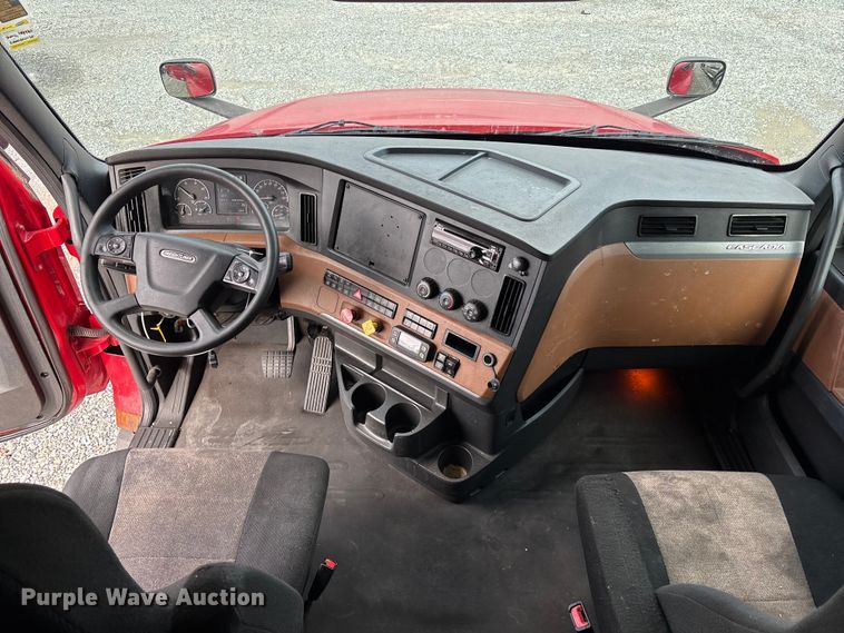 image for item YA1226 2020 Freightliner Cascadia semi truck