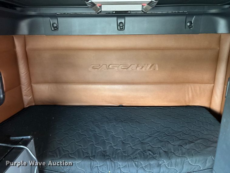 image for item YA1226 2020 Freightliner Cascadia semi truck