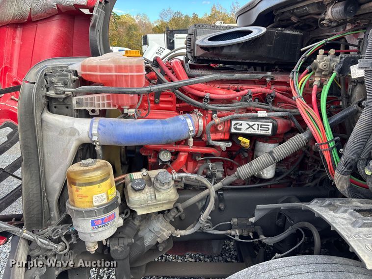 image for item YA1226 2020 Freightliner Cascadia semi truck